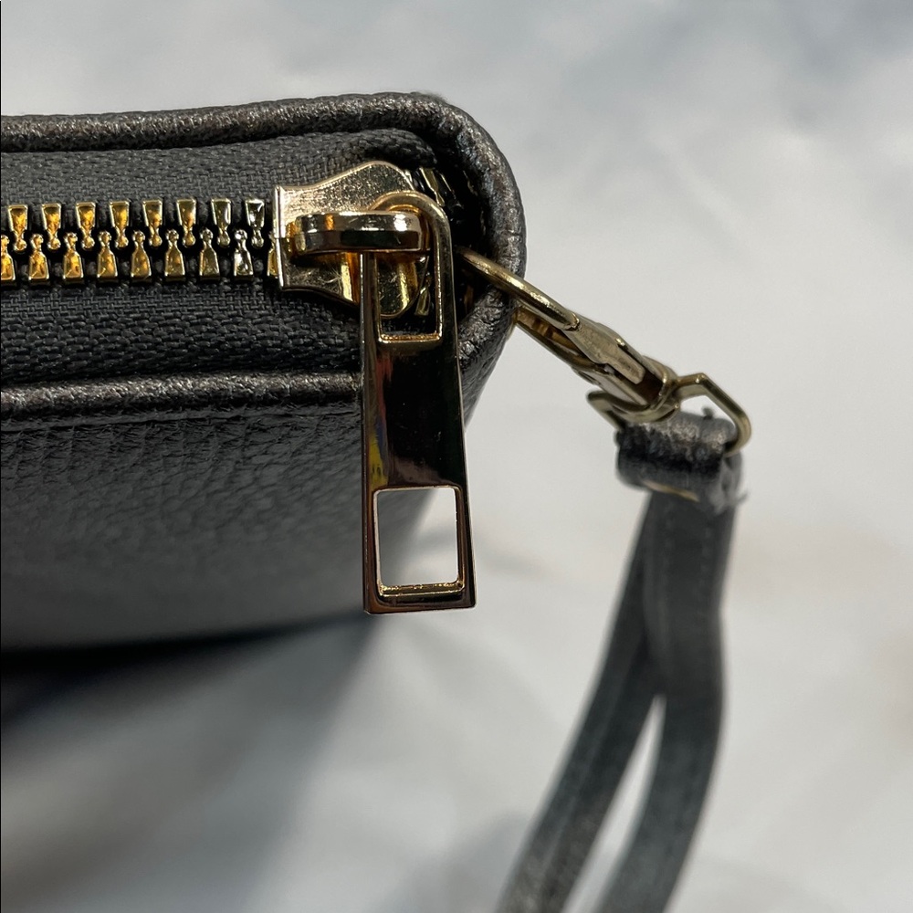 Chic Black Leather Wristlet Wallet - Picture 3 of 8